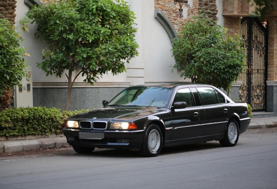 1998 BMW 750-L7